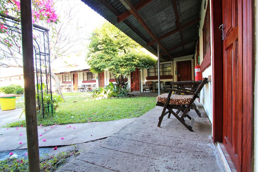 Zigzag Town Lodge Livingstone Esterno foto