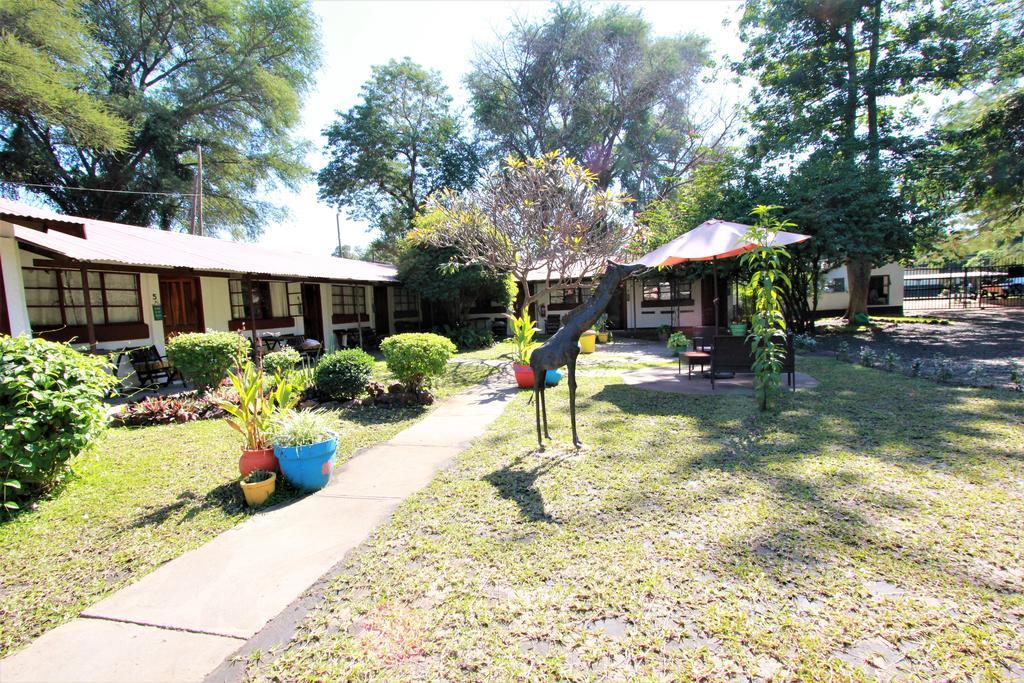 Zigzag Town Lodge Livingstone Esterno foto