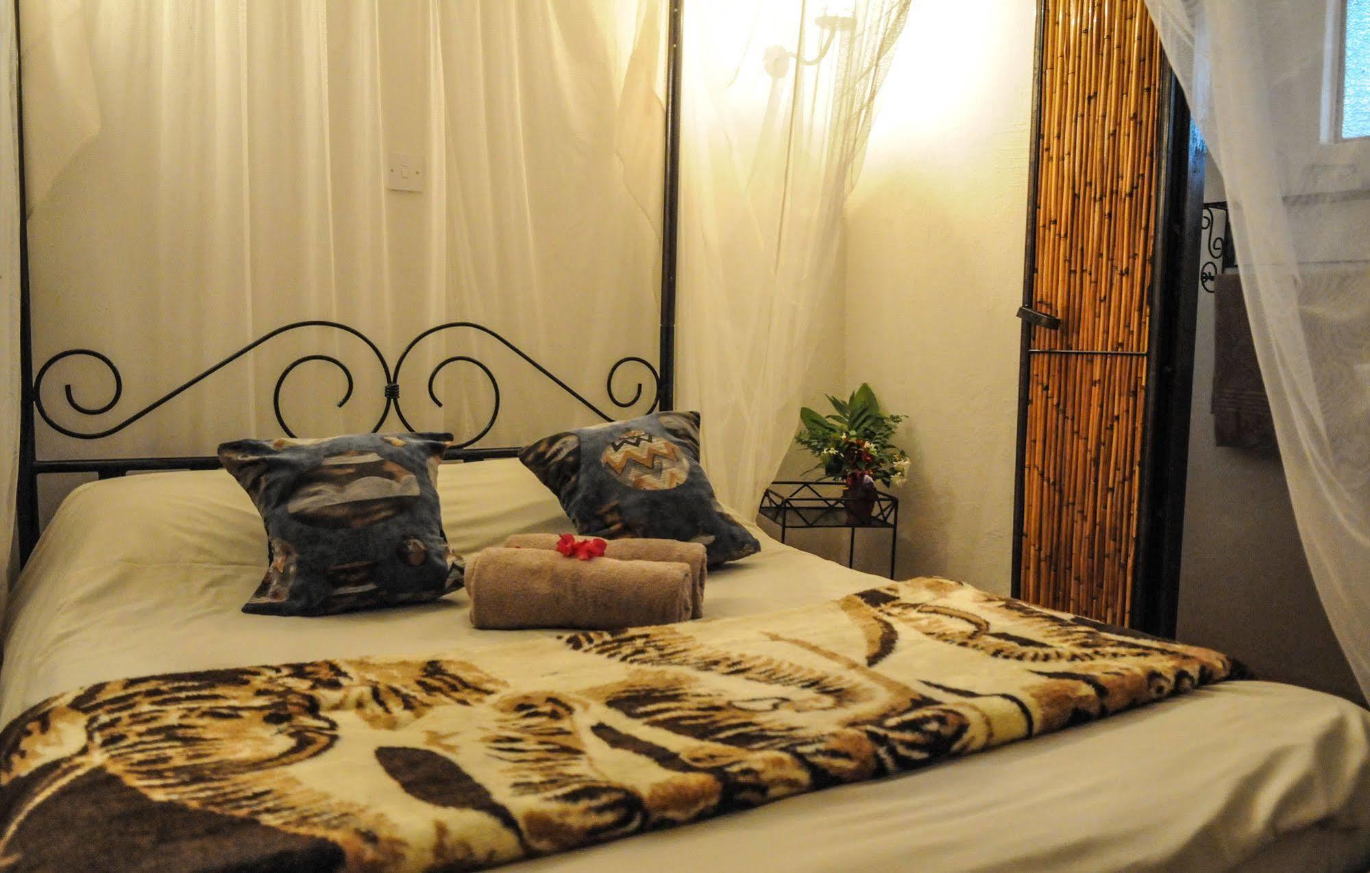 Zigzag Town Lodge Livingstone Esterno foto